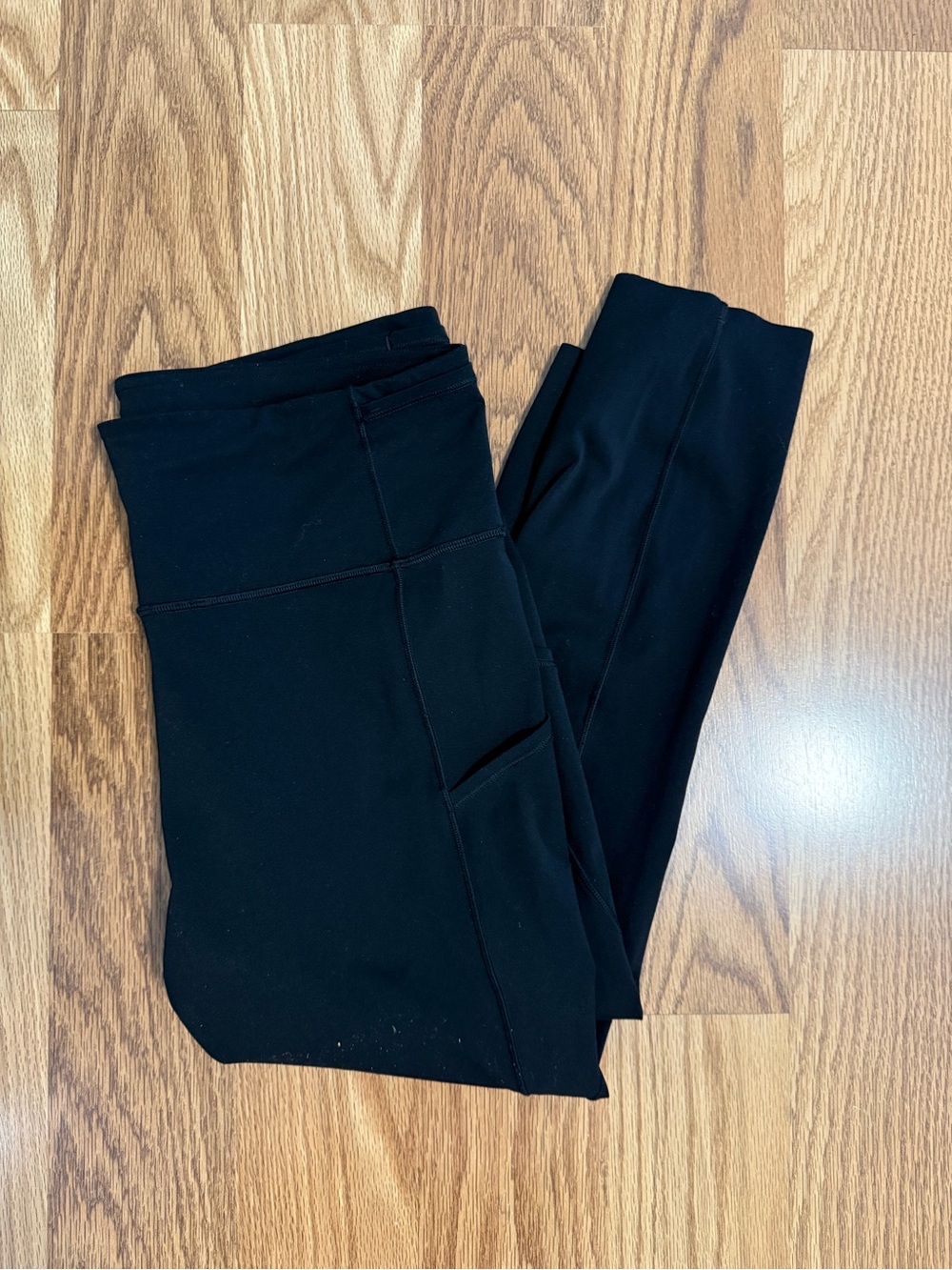 Women's Lululemon Black Nulux
23" Cropped Leggings w/ pockets size 12